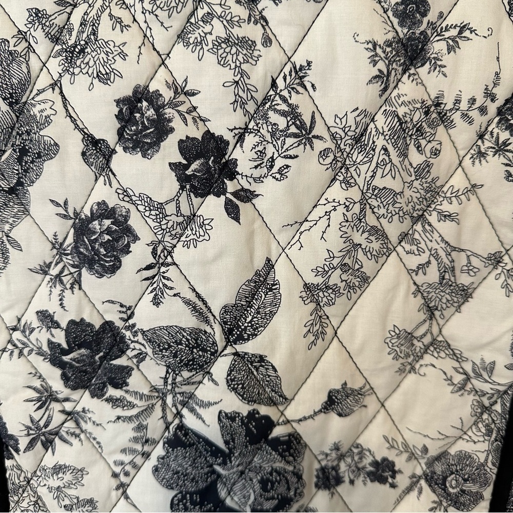 **NWT** So Me Quilted Floral Black and White Women's Jacket - Picture 10 of 13